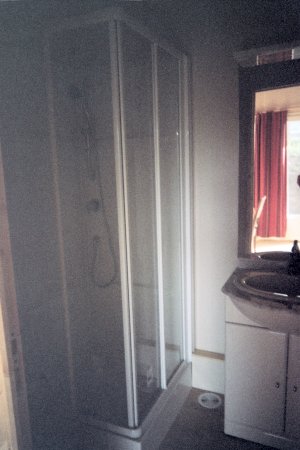 Crozon - Chalet � Kernaveno - Salle d'eau avec douche