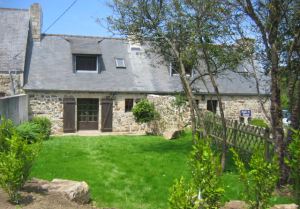 Crozon - Maison meublée, village de Dinan