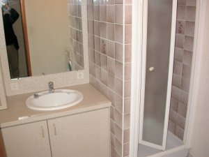 Argol - Maison � Argol - Salle d'eau avec douche