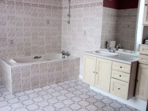 Camaret - Maison Centre Ville - Grande salle de bains avec baignoire