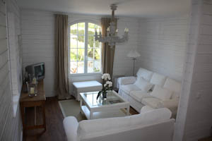 Crozon - Maison Cornic � Morgat - salon avec un canap� et un canap�-lit 160x200