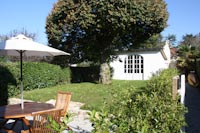 Crozon - Maison Cornic � Morgat - jardin et remise
