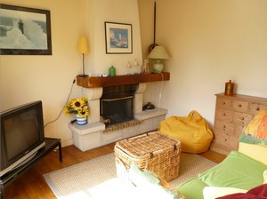 Crozon - Maison rue du Vallon - Coin salon avec TV et chemin�e