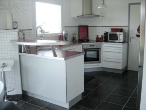 Camaret - Maison all�e des Ch�nes - Cuisine am�nag�e avec tout le confort