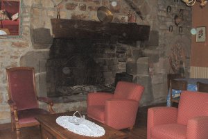 Crozon - Maison de Glassus - Coin salon avec grande chemin�e