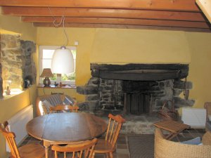 Crozon - Maison jaune - Salon / S�M avec chemin�e