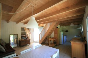 Crozon - Maison de Kerabars - Salon et cuisine au fond