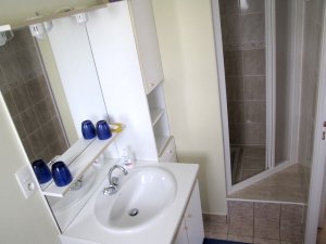 Crozon - Maison Kersigu�nou (HB) - Salle d'eau avec douche au RdC