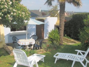 Crozon - Maison des Hortensias - Terrasse avec barbecue fixe