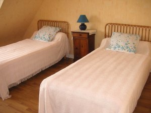 Crozon - Maison rue Myrdhine - Chambre 2 lits 1 place � l'�tage