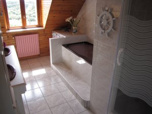 Crozon - Maison de Penfond - Salle de bain (baignoire & douche) � l'�tage