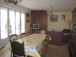 Crozon - Maison de Ranv�dan - Salle � manger, salon, TV et escalier