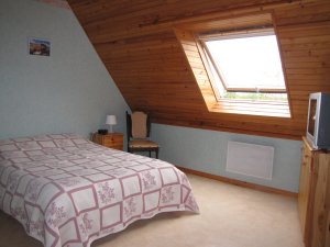 Crozon - Maison de Ranv�dan - Chambre � l'�tage avec TV