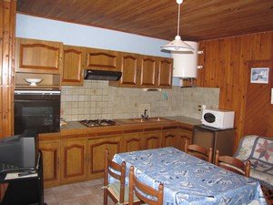 Telgruc - Maison rue Luz�oc - Cuisine am�nag�e et coin cuisine