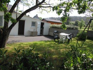 Telgruc - Maison rue Luz�oc - Bel arbre, buanderie au fond, portique