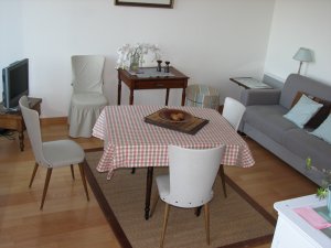 Crozon - T2 � Morgat (n�12) - Salon avec canap�-lit et TV