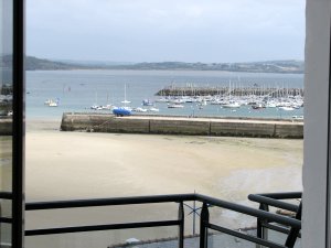 Crozon - T3  Morgat (n33) - Vue depuis le salon sur la baie de Douarnenez