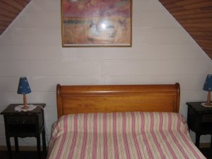 Crozon - Penty  Dinan - La chambre avec un grand lit