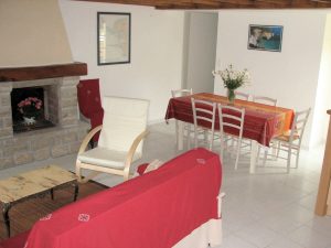 Crozon - Penty Kerdreux Horellou - Espace salle � manger, coin salon � gauche