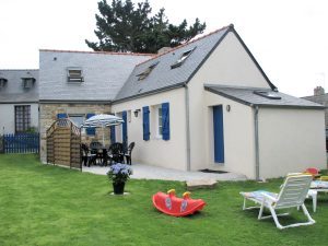 Crozon - Penty Kerdreux Horellou - Arri�re avec terrasse et 350m� de pelouse