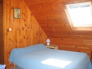 Crozon - Penty de Kerguill� - Chambre lit 2 pl. + lit 1 pl.  � l'�tage