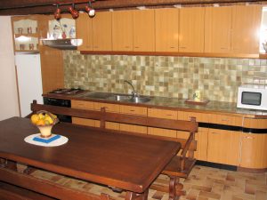 Crozon - Penty � M�nesguen - Cuisine avec table monast�re