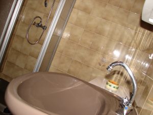 Crozon - Penty � M�nesguen - Salle d'eau au RdC