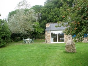 Crozon - Ti Glaz Bihan - Salon de jardin avec barbecue au pignon