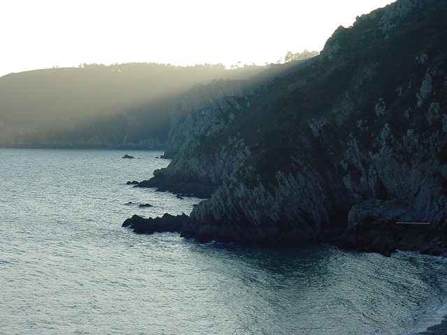 CROZON, Presqu'ile de Crozon Finistre, en Bretagne, le site naturel de l'Ile Vierge, lumire de soir vers le cap de la chvre....