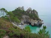 CROZON, Presqu'ile de Crozon, Morgat,  Finistre, en Bretagne, le site naturel de l'Ile Vierge, la crique, les falaises....