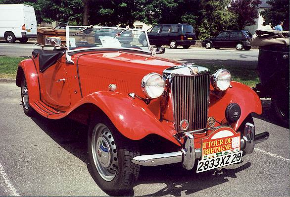 Crozon Voiture ancienne photo d'un cabriolet MG TD de 1951