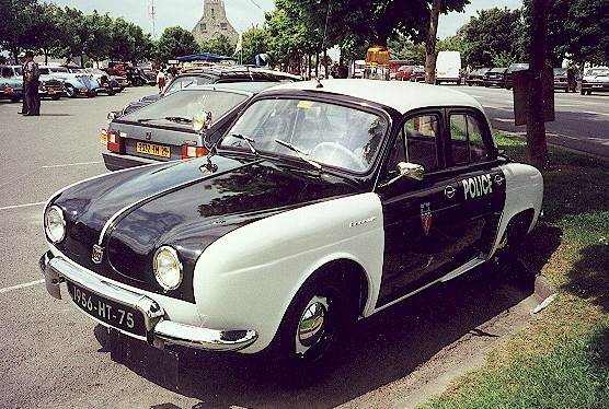 Crozon-Morgat, Presqu'ile de Crozon, voiture de collection, une RENAULT Dauphine, voiture-pie de la Police parisienne