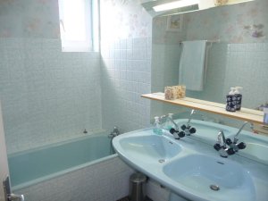 Telgruc - T3 Belle-Vue - Salle de bains avec baignoire