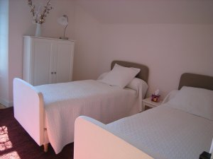 Crozon - KERGOAREM - Chambre avec 2 lits 1 place