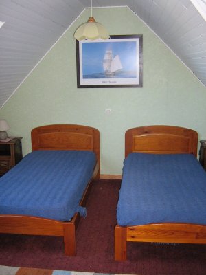Crozon - Penty  Dinan - La chambre avec 2 petits lits