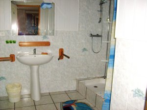 Crozon - Penty du Vniec - Salle d'eau avec douche